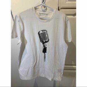 Banana Republic Vintage Mic 🎙 T-shirt Size Medium!